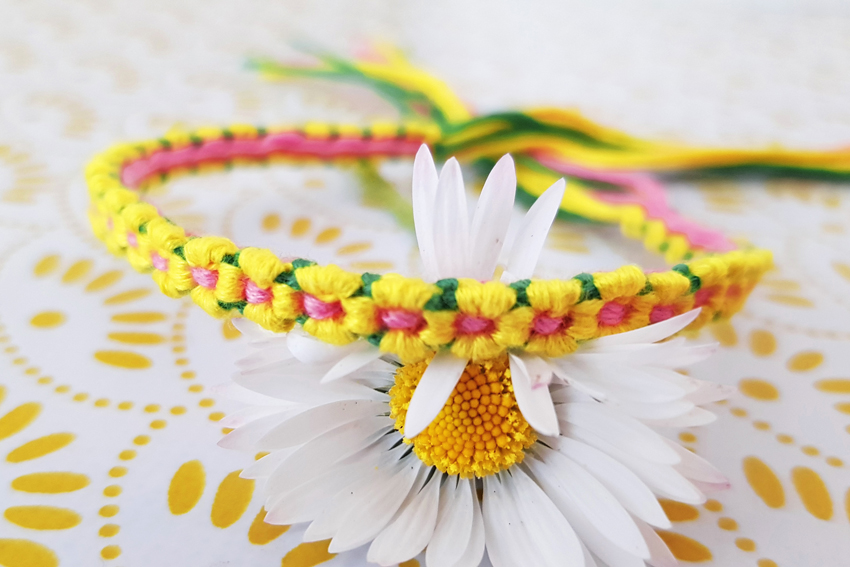 Illustration DIY - bracelet fleurs en fils DMC